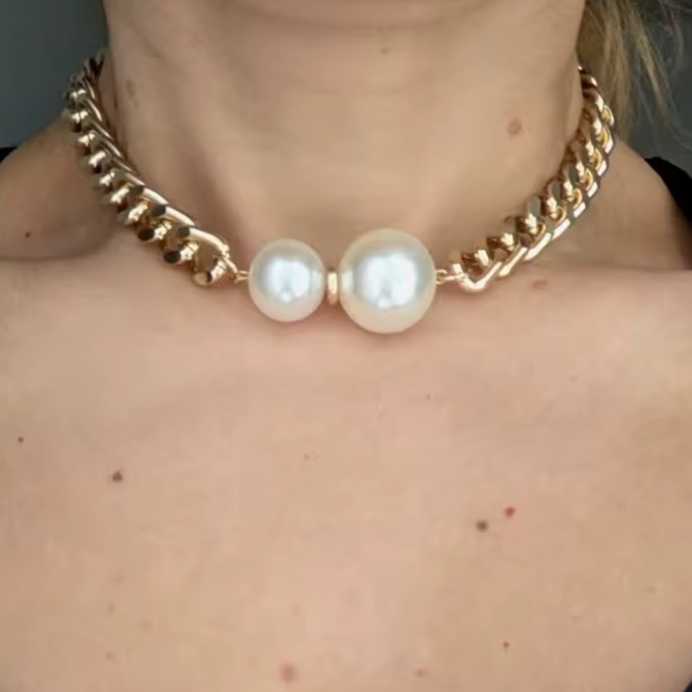 Pearl Elegant Gold Necklace - Picture 3 of 8